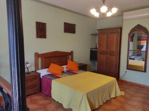 En eller flere senge i et værelse på Alojamiento Rural Los Delfines