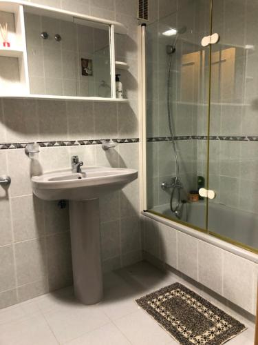Koupelna v ubytování Apartamento Jardines del Mar El Campello, Alicante