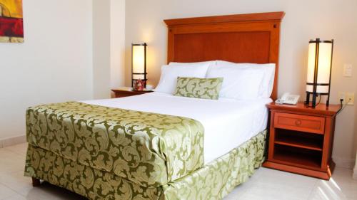 Postel nebo postele na pokoji v ubytování Hotel Magno Tepatitlán