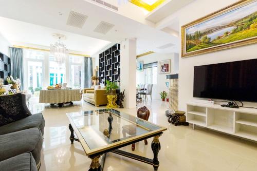 a living room with a glass table and a tv at 北歐小宅-市區電梯民宿附停車位 in Hualien City