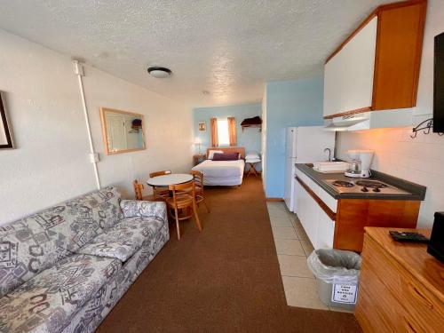 En eller flere senge i et værelse på Pink Champagne Motel