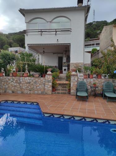 The swimming pool at or close to a18' de Barcelona y 10' de circuito de Cataluña