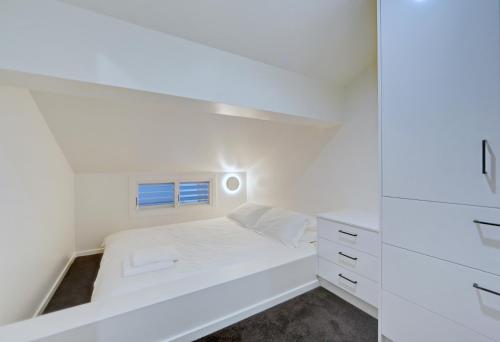 Ένα ή περισσότερα κρεβάτια σε δωμάτιο στο Snow Ski Apartments Penthouse 32