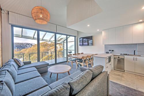 
A seating area at Snow Ski Apartments 32

