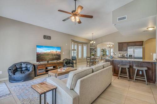 a living room with a couch and a kitchen at Casa De Arbol in El Paso