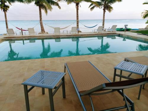 Bazén v ubytování Ebb Ti Kaan Tulum-Luxury Condos In Front Of The Sea nebo v jeho okolí