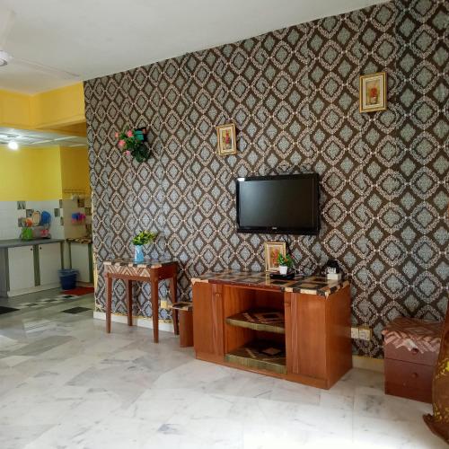 Μια τηλεόραση ή/και κέντρο ψυχαγωγίας στο APARTMENT BAJET MARINA.