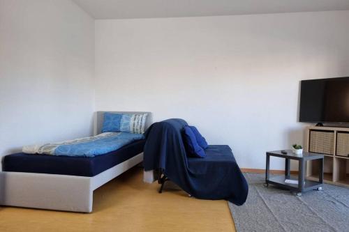Tempat tidur dalam kamar di Neu Whng. Zentrum ruhig best place Netflix Garage