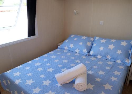 Un pat sau paturi într-o cameră la SOLECITO