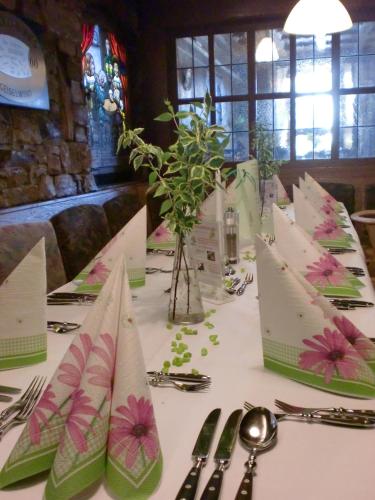 a table with napkins and cutlery on top of it at Hotel & Gästehaus Krone in Geiselwind