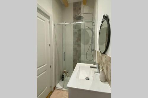 Ένα μπάνιο στο Charming apartment in Becerril de la Sierra