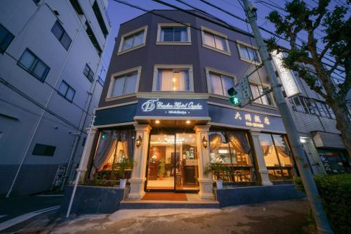 a store front of a building with a green traffic light at 大同GardenHotel 大阪西九条 本館 in Osaka