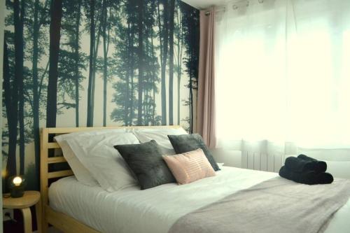 Katil atau katil-katil dalam bilik di Les Grumes, Centre Ville, Jardin,Self check-in, FreeWifi, Netflix