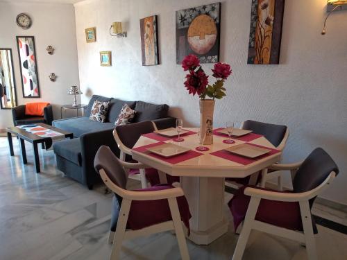 Posedenie v ubytovaní FUENGIROLA , Beach, Centre ,Balcony with seaview, for 4 persons