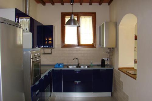 A kitchen or kitchenette at Casa Natura