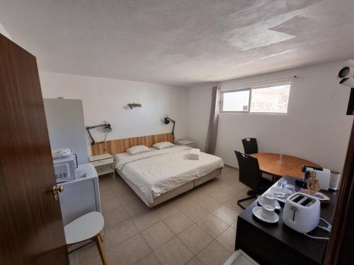 a bedroom with a bed and a desk and a table at AAA APARTAMENTS T0 Piscina Marina in Albufeira