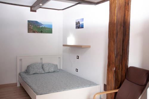 a small bedroom with a bed in a room at Casa Catuja in Los Realejos