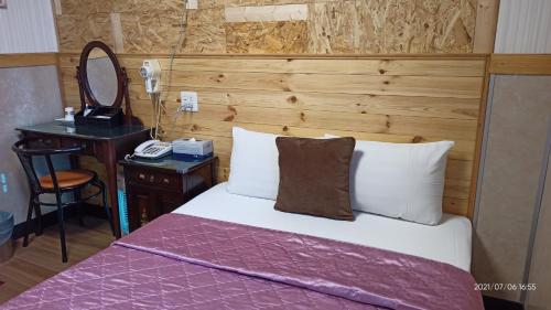 Postel nebo postele na pokoji v ubytování 鑽石大旅社