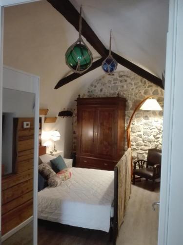 a bedroom with a bed and a stone wall at La Casa del Comandante in Sulzano