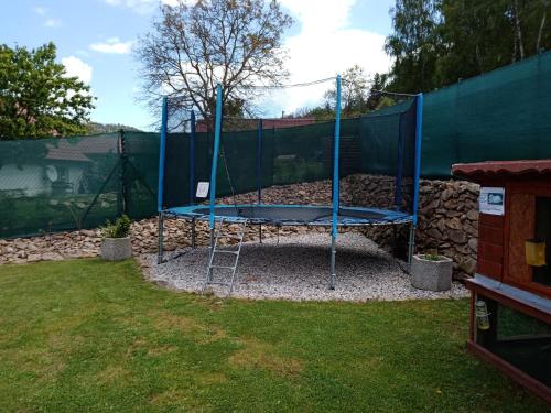 Zona de juegos infantil en Šumavská rekreační chalupa