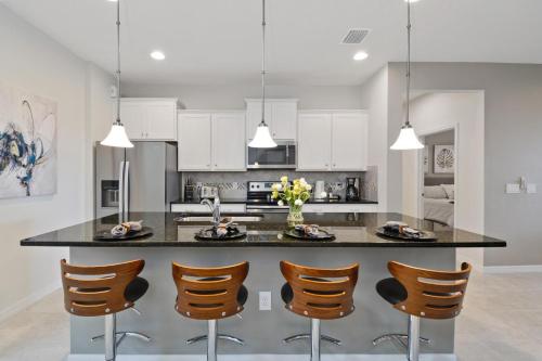 Villa with Free Wifi and Private Pool & Spa - 8989, Kissimmee, Statele Unite ale Americii