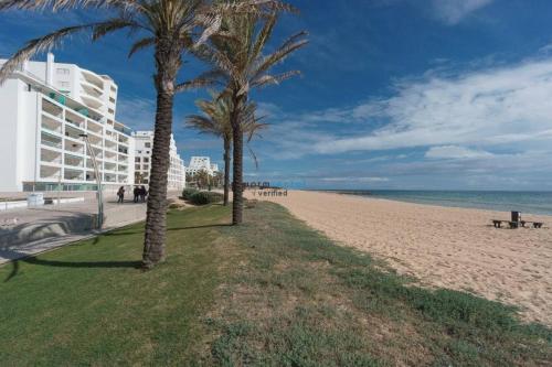 Quarteira 1-Bed Sleeps 4 Parking 1 min to Beach