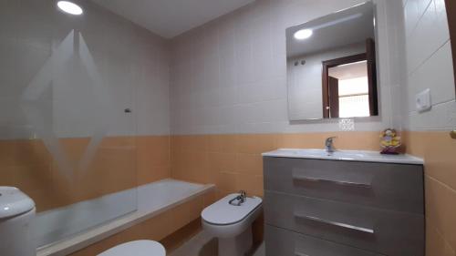 a bathroom with a sink and a toilet and a bath tub at APARTAMENTO MANUELA PROXIMO a GOLF ISLA CANELA LINKS in Ayamonte