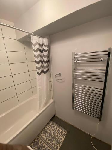 Bilik mandi di CyCy Apartment 2