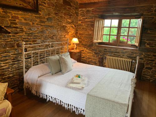 A bed or beds in a room at Casa Ferreiro - Campo da Cruz - Lugo