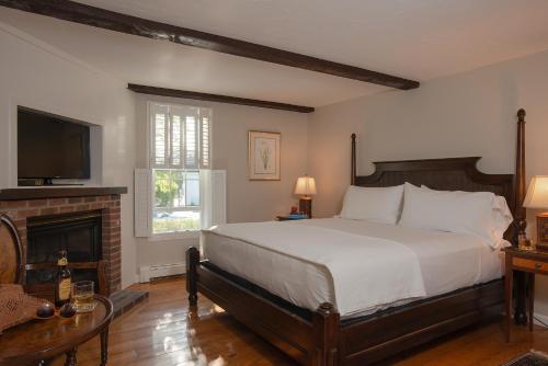 A bed or beds in a room at Liberty Hill Inn