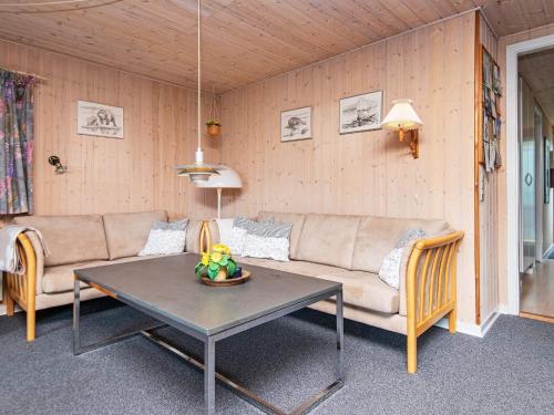 een woonkamer met een bank en een tafel bij 6 person holiday home in Oksb l in Oksbøl