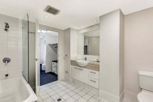 A bathroom at Ramada Encore by Wyndham Whale Cove