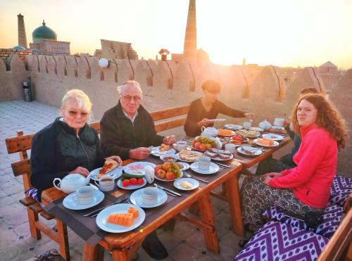Eten bij of ergens in de buurt van het hotel

