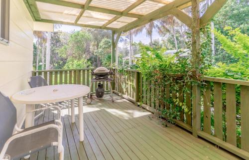 Rõdu või terrass majutusasutuses Anson Bay Lodge