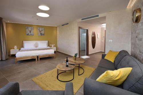 Imagen de la galería de Romano Hotel Boutique, en Safed