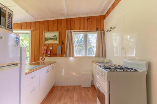 Köök või kööginurk majutusasutuses Anson Bay Lodge