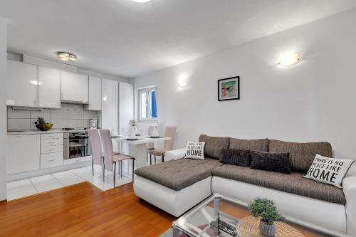 Kuchyňa alebo kuchynka v ubytovaní Apartment Ivo Makarska