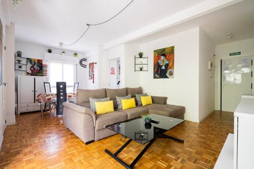 DOBO HOMES MOTA DEL CUERVO, Madrid, Spania