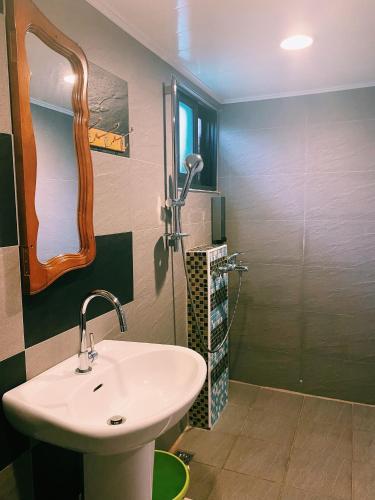 Bilik mandi di Red brick 642 B&B