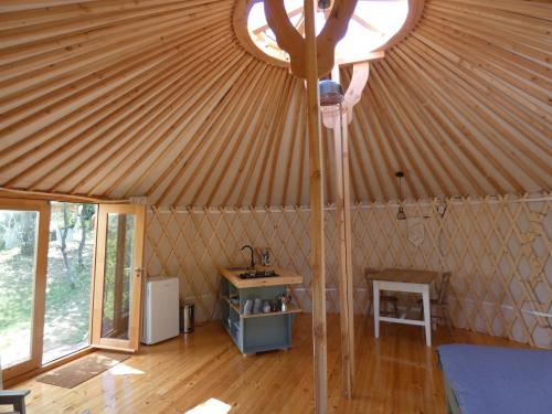 Ein Sitzbereich in der Unterkunft modern Mongolian yurt