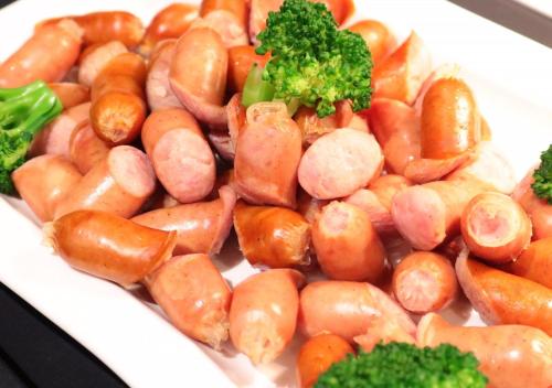 a plate of carrots and broccoli on a table at APA Hotel Matsuyamajo Nishi in Matsuyama