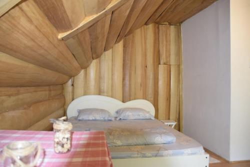 Llit o llits en una habitació de Cabana Colnic