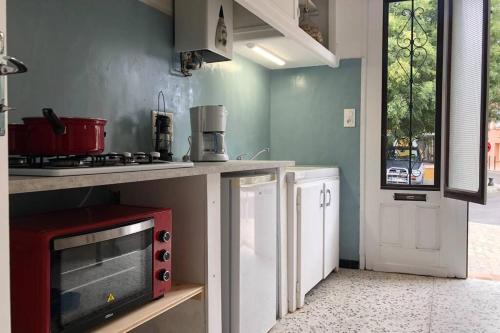 Η κουζίνα ή μικρή κουζίνα στο Carrer del Sol