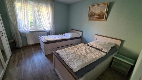 Un pat sau paturi într-o cameră la Ferienwohnung am Landschaftspark Duisburg-Nord