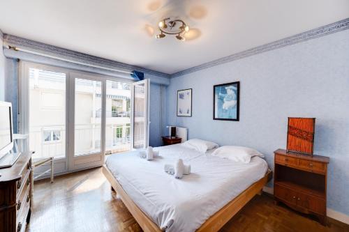 85 m2, calme , parking, centre ville