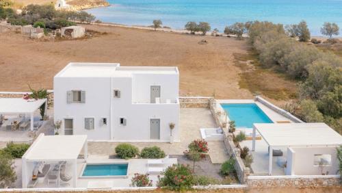 Gallery image of Molos Beachfront Villa in Molos Parou