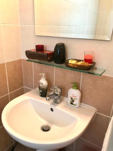 Un baño de Owls Nest Townhouse