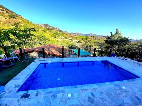 Piscine de l'établissement Agrompelo House ou située à proximité