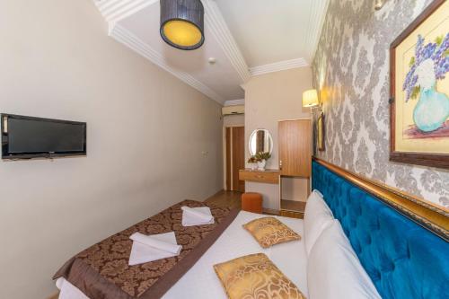 a hotel room with a bed and a tv at Ista Palace Hotel in Istanbul
