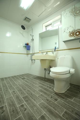 Ένα μπάνιο στο Jungmun Haesung Parktel